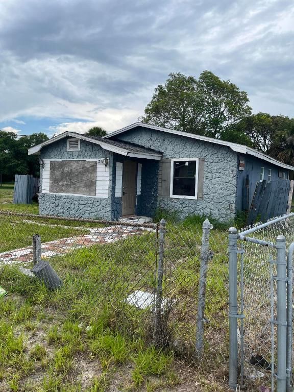 1204 Avenue K Avenue, Fort Pierce, FL 34950