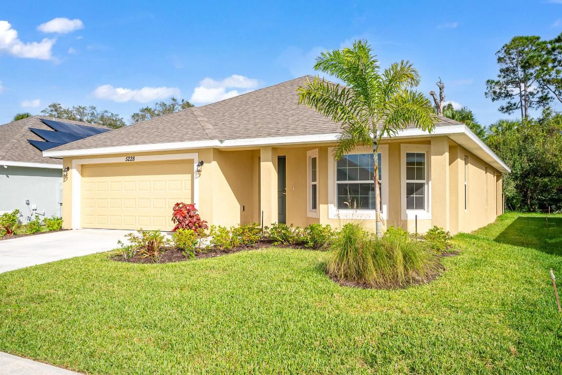 5228 Vespera Street, Fort Pierce, FL 34951 photo 2