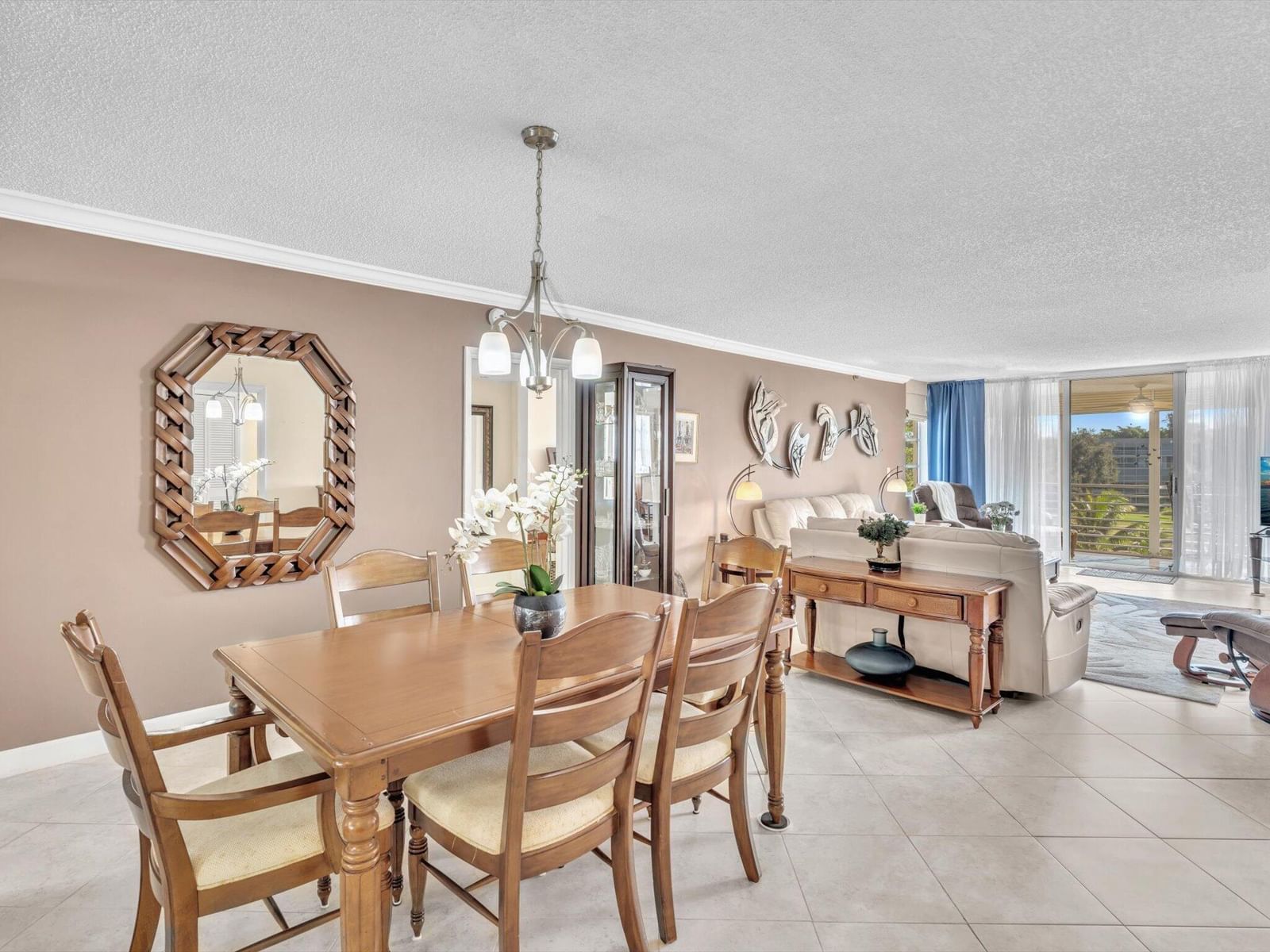 3510 Oaks Way #409, Pompano Beach, FL 33069