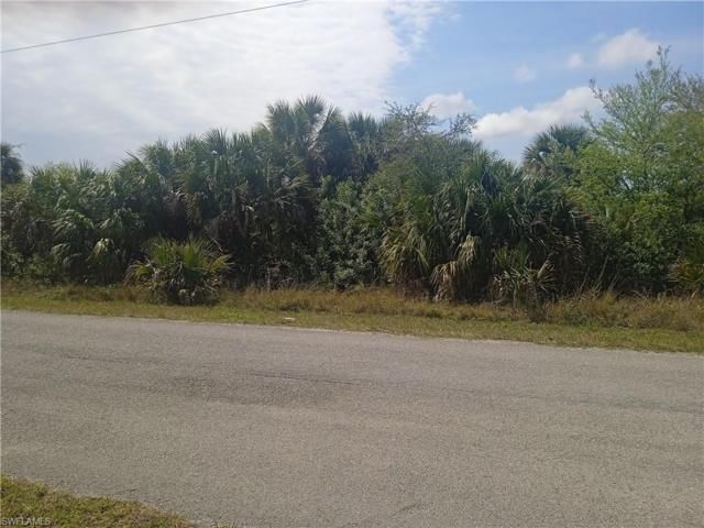 2605 N Hanna Avenue Ave, Lehigh Acres, FL 33971 photo 2