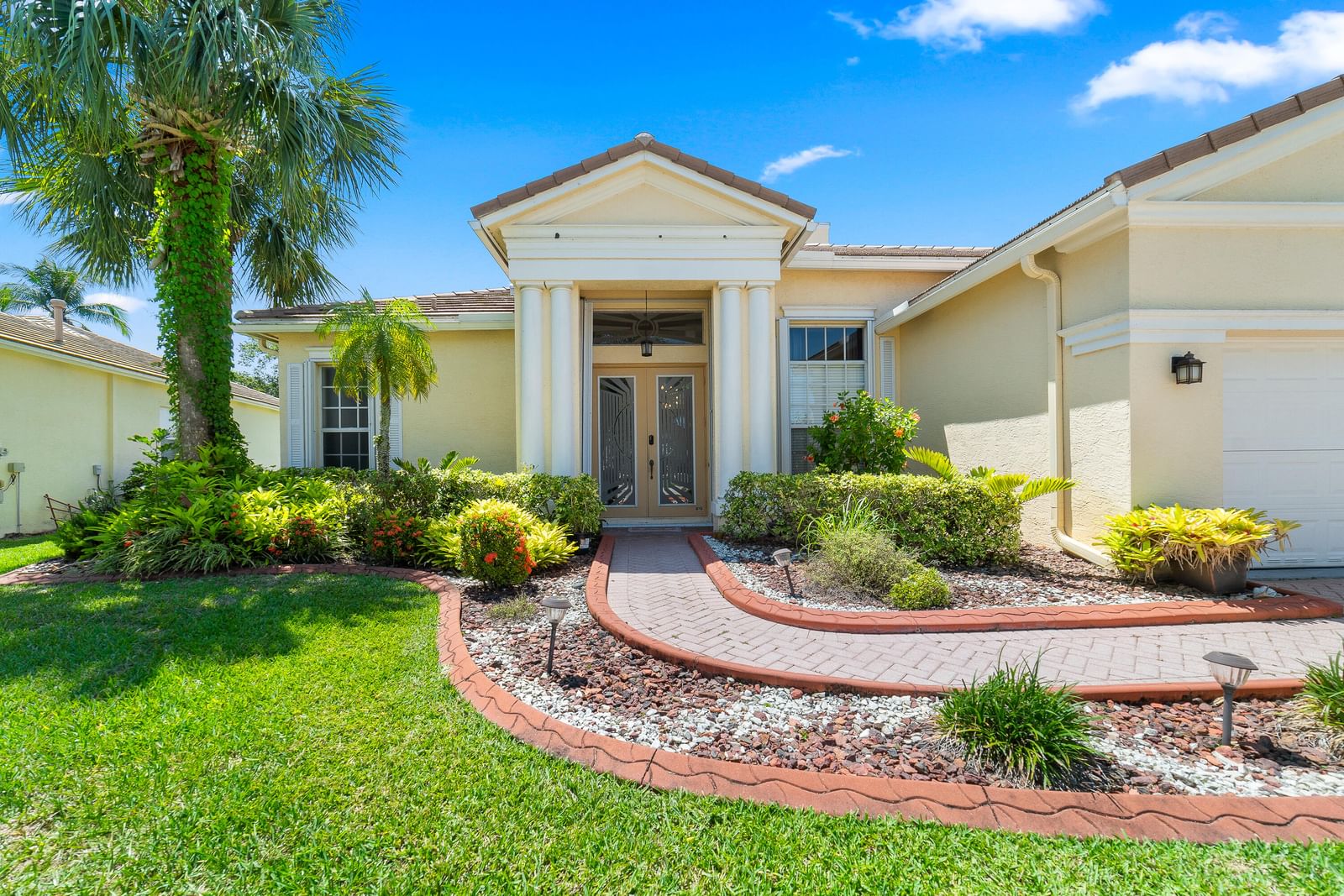 525 SW Lake Manatee Way, Port St Lucie, FL 34986 photo 2