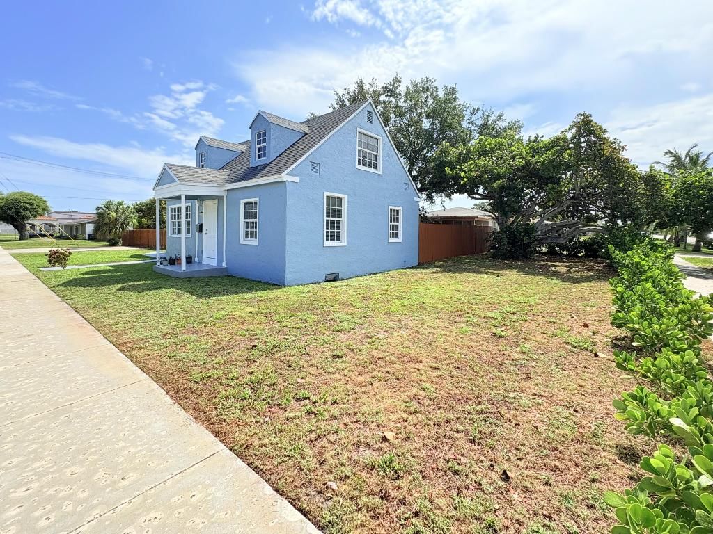 307 4th Street, Lake Park, FL 33403 photo 2