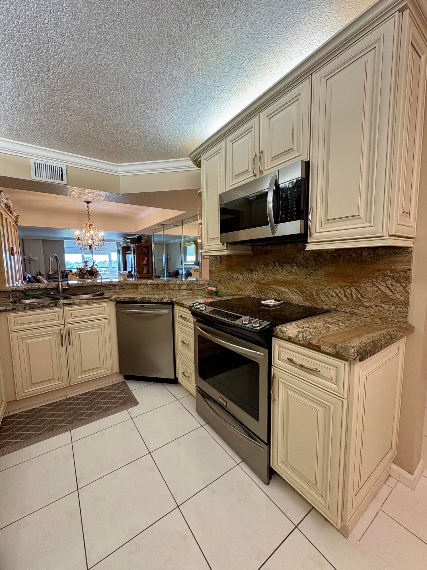 23249 Barwood Lane #402, Boca Raton, FL 33428 photo 4