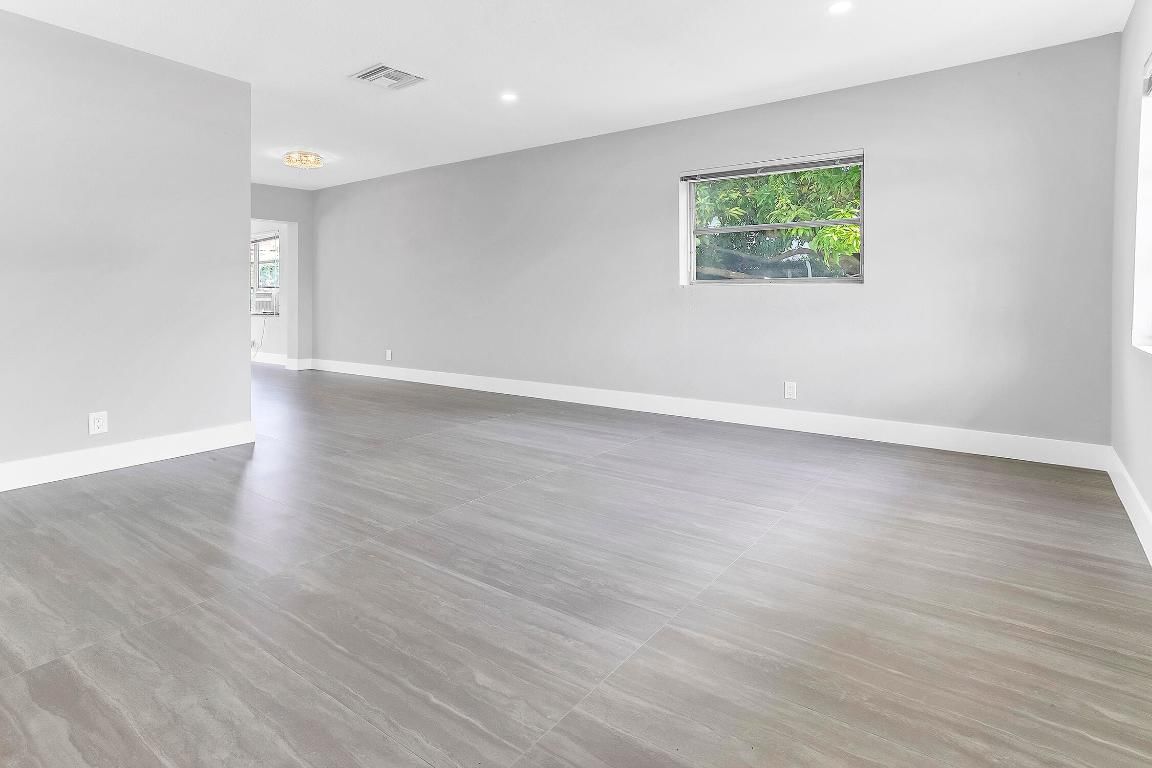 7609 NW 70 Avenue, Tamarac, FL 33321 photo 2