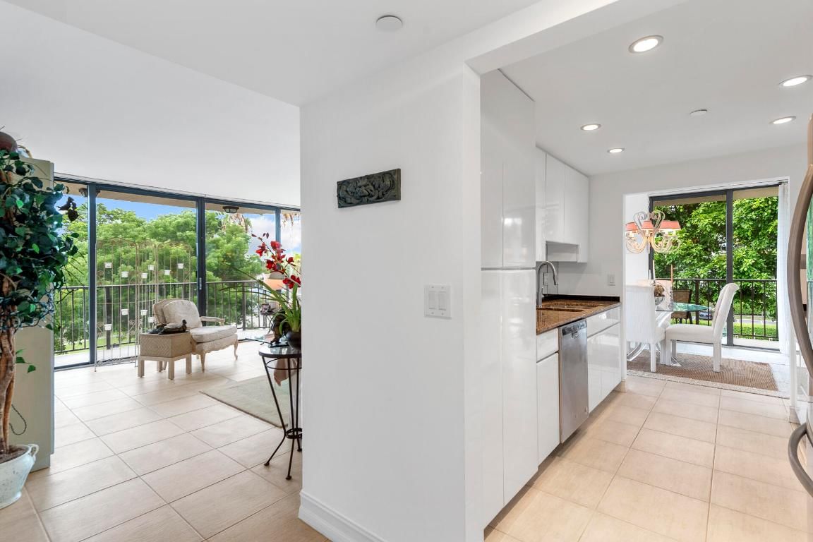 859 Jeffery Street #401, Boca Raton, FL 33487 photo 3