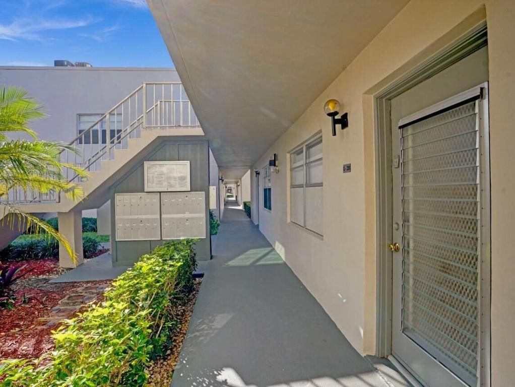 298 Burgundy G, Delray Beach, FL 33484 photo 5