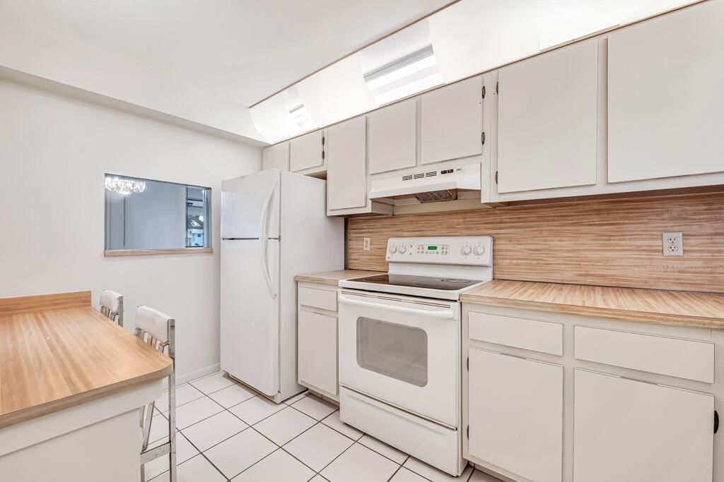 4640 Lucerne Lakes Boulevard #206, Lake Worth, FL 33467 photo 4