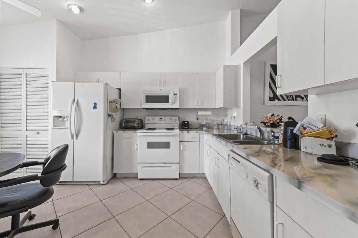 5952 Regal Glen Drive #207, Boynton Beach, FL 33437 photo 4