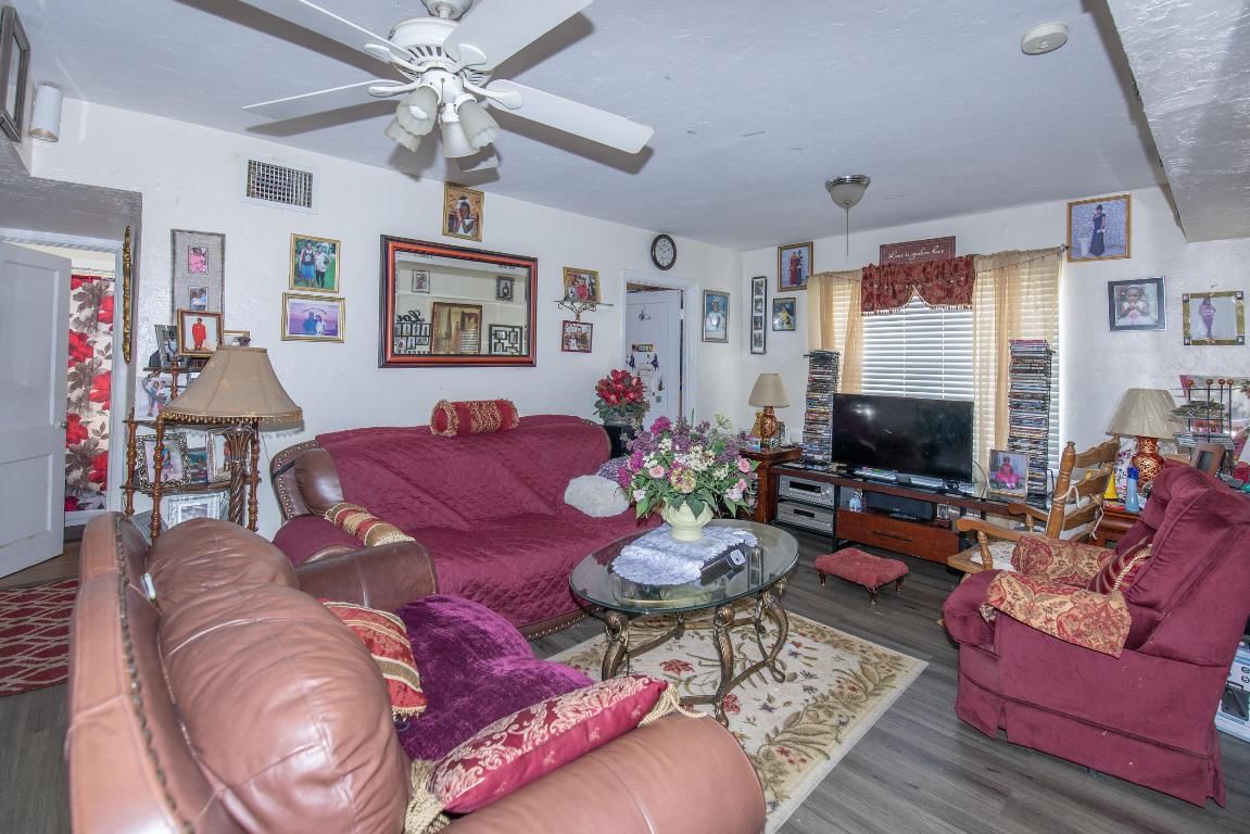 928 S Dixie Highway, Lake Worth Beach, FL 33460 photo 2