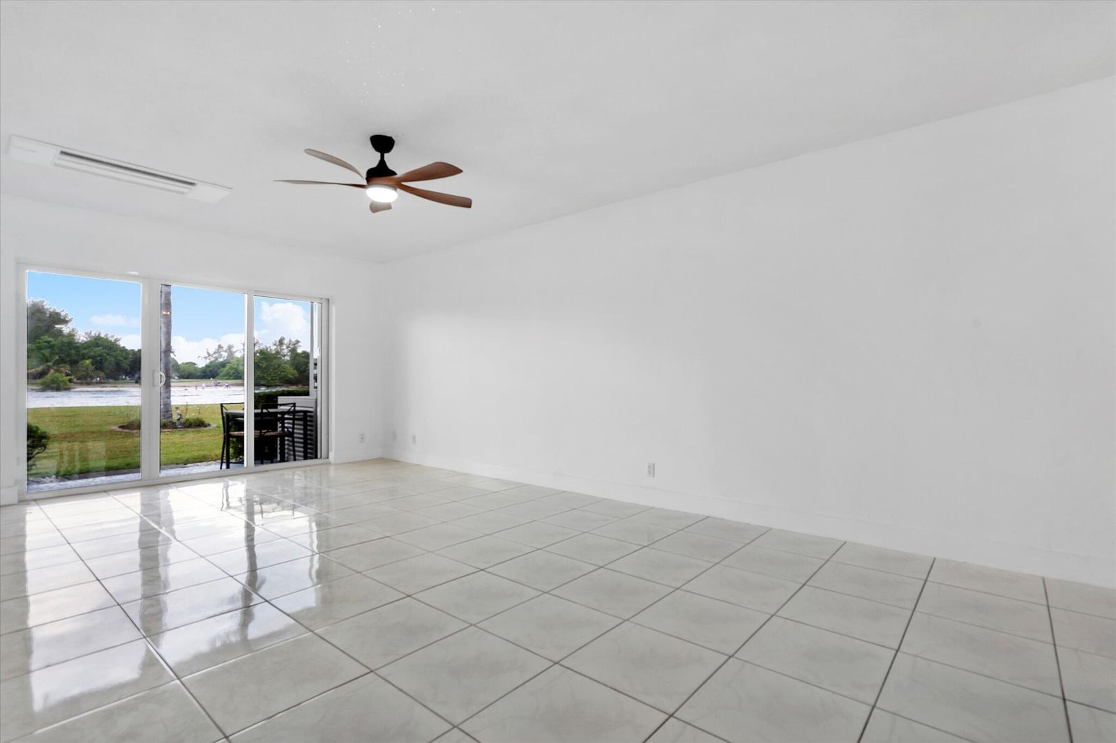 1001 N Riverside Drive #104, Pompano Beach, FL 33062 photo 3
