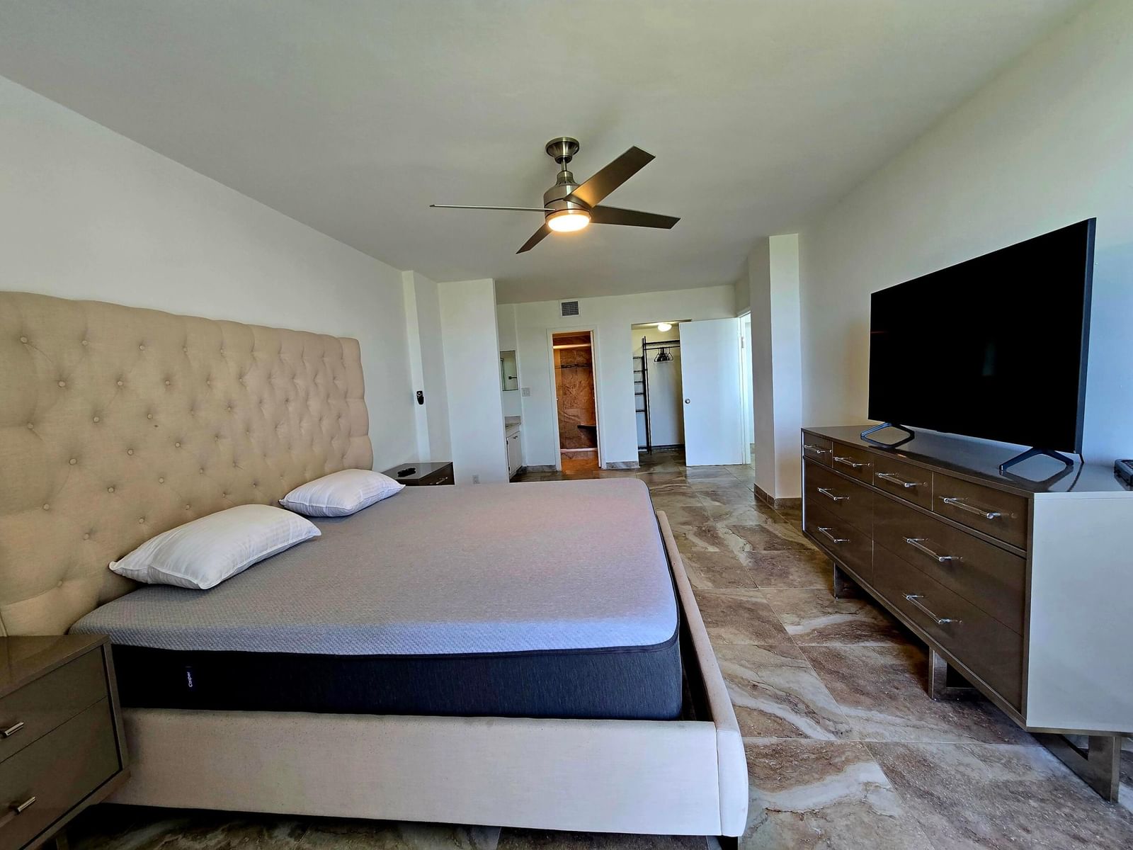 20335 W Country Club Drive #2208, Aventura, FL 33180 photo 4