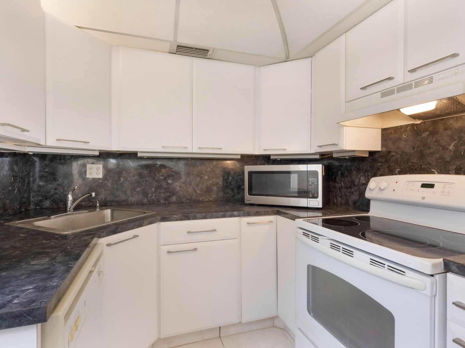 405 Burgundy I, Delray Beach, FL 33484 photo 2