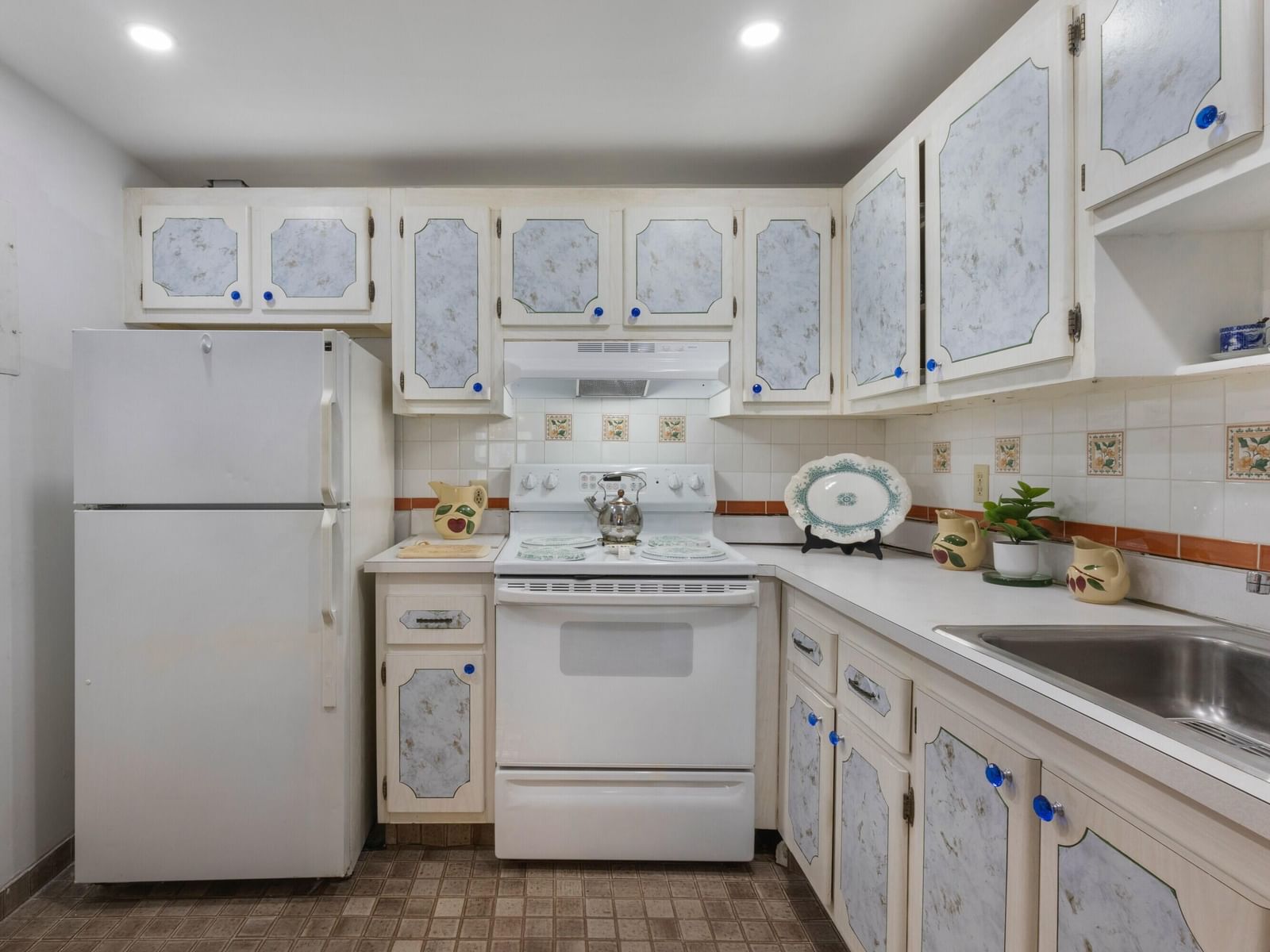 499 Saxony K, Delray Beach, FL 33446 photo 3
