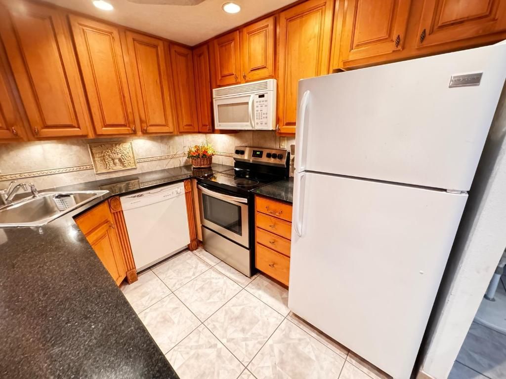 280 Flanders #F, Delray Beach, FL 33484 photo 4