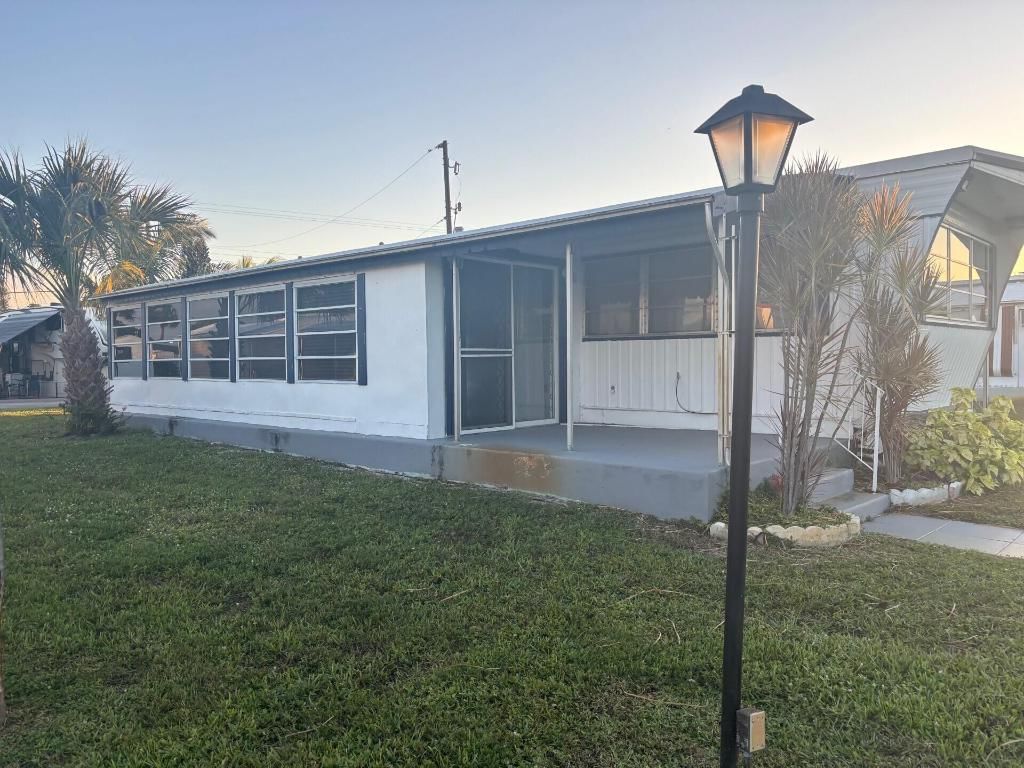 562 NE 47th St, Lot 393 St, Deerfield Beach, FL 33064 photo 3