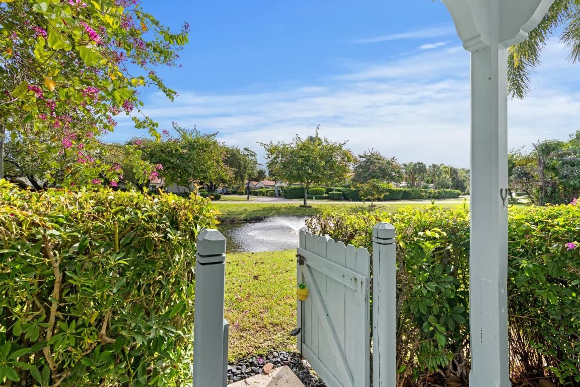 2211 Las Casitas Drive, Wellington, FL 33414 photo 3