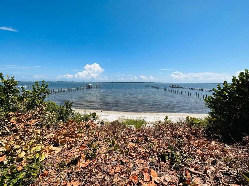 1811 S Indian River Drive, Fort Pierce, FL 34950 photo 2