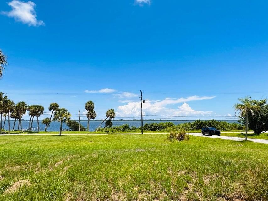 1811 S Indian River Drive, Fort Pierce, FL 34950 photo 3