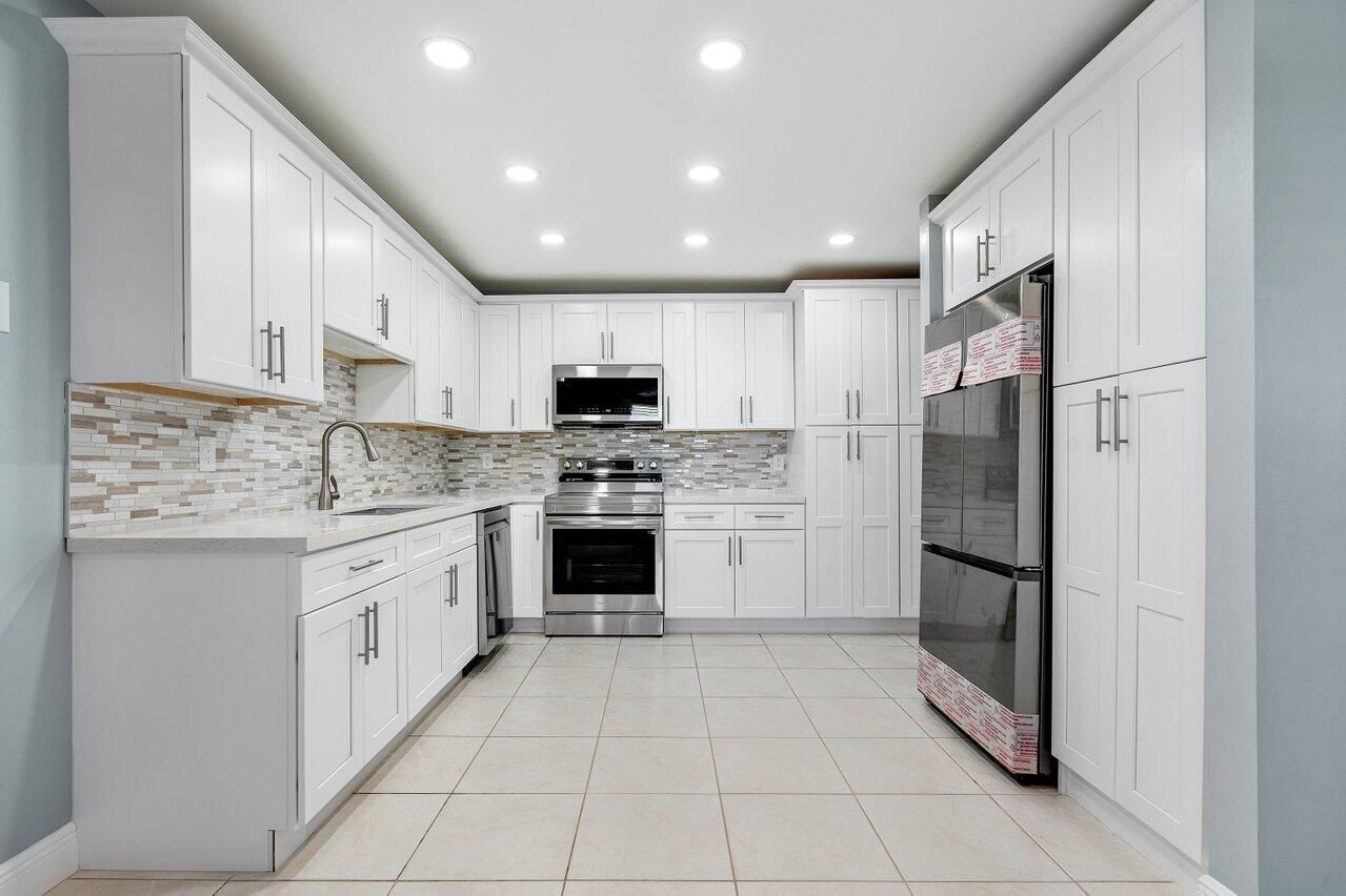 1740 NW 19th Terrace #204, Delray Beach, FL 33445 photo 3