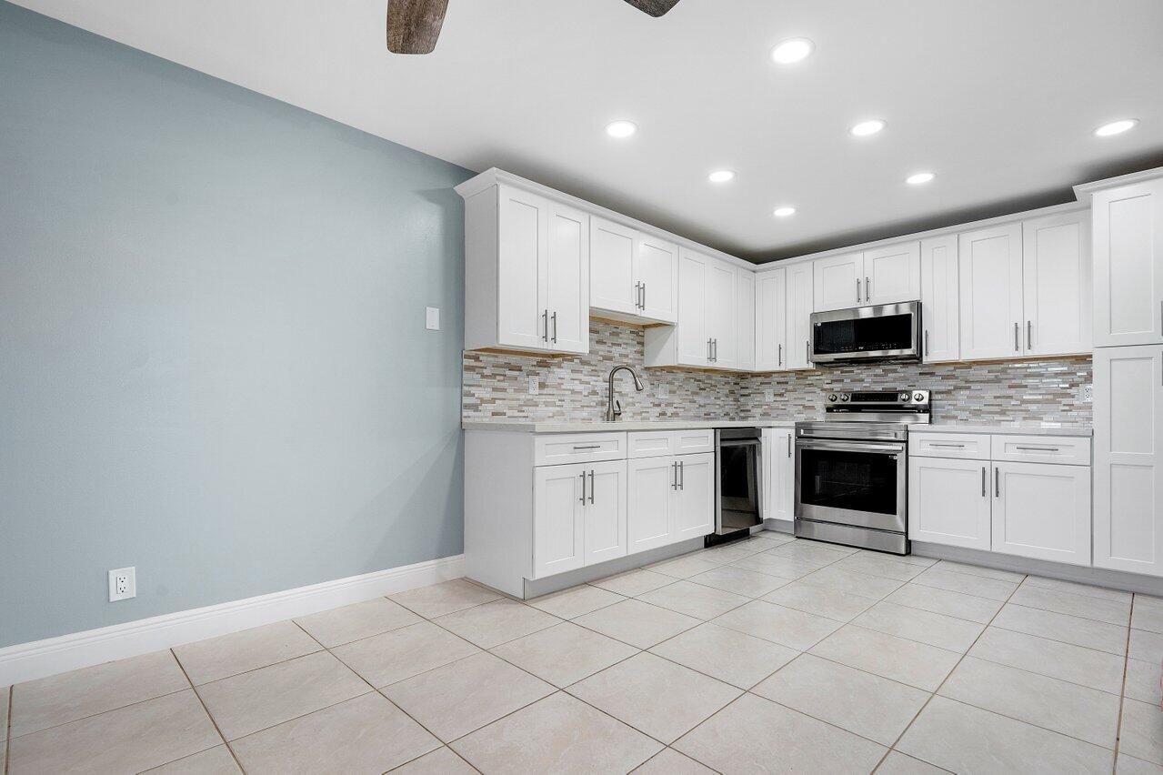 1740 NW 19th Terrace #204, Delray Beach, FL 33445 photo 4