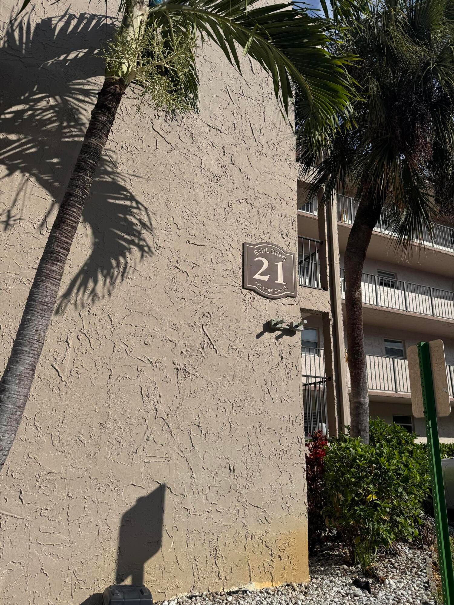725 Lori Drive #107, Palm Springs, FL 33461 photo 4