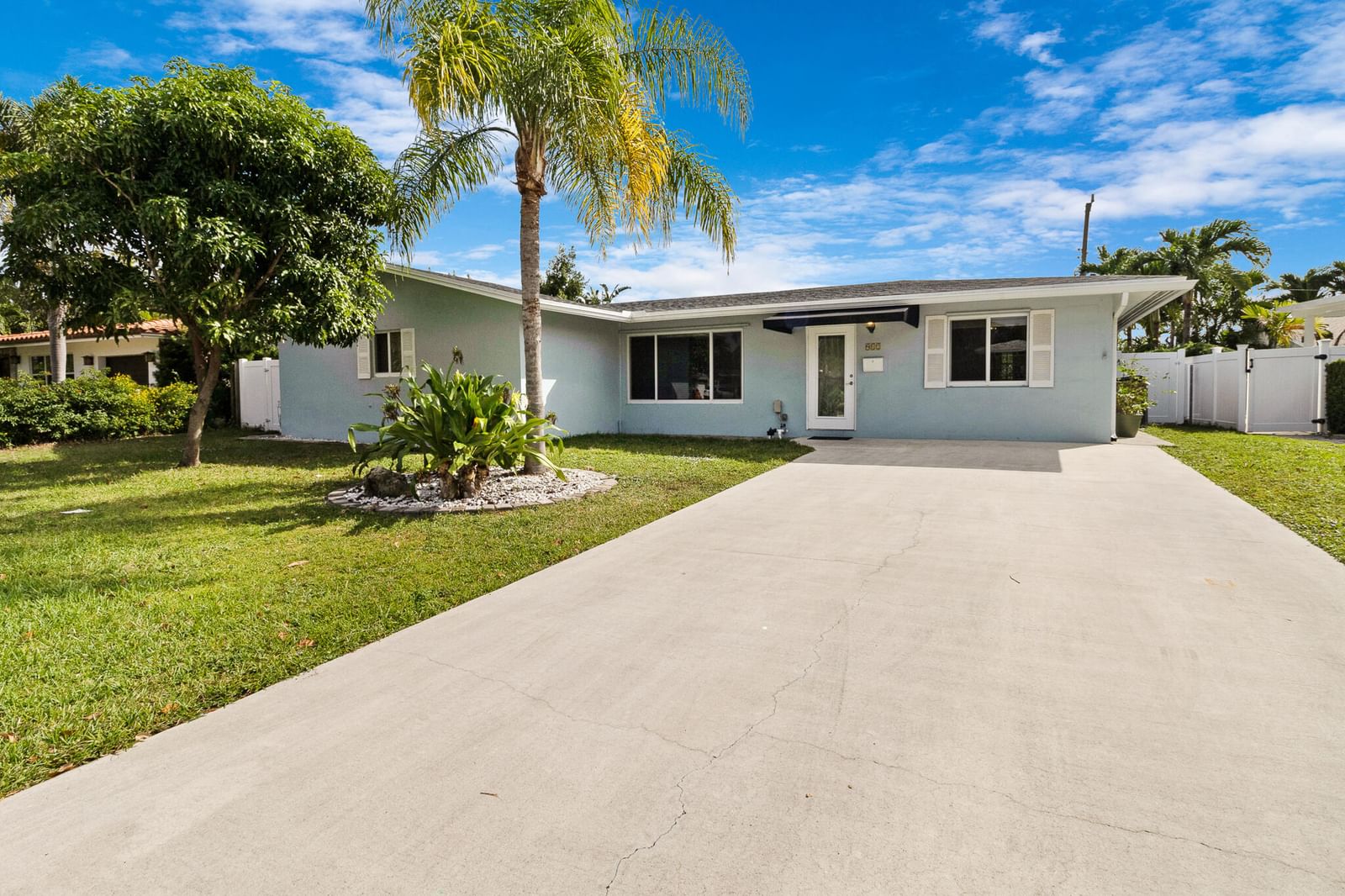 912 SE 8th Court, Deerfield Beach, FL 33441 photo 2