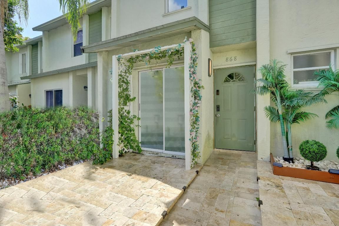 868 Crystal Lake Drive, Deerfield Beach, FL 33064 photo 3