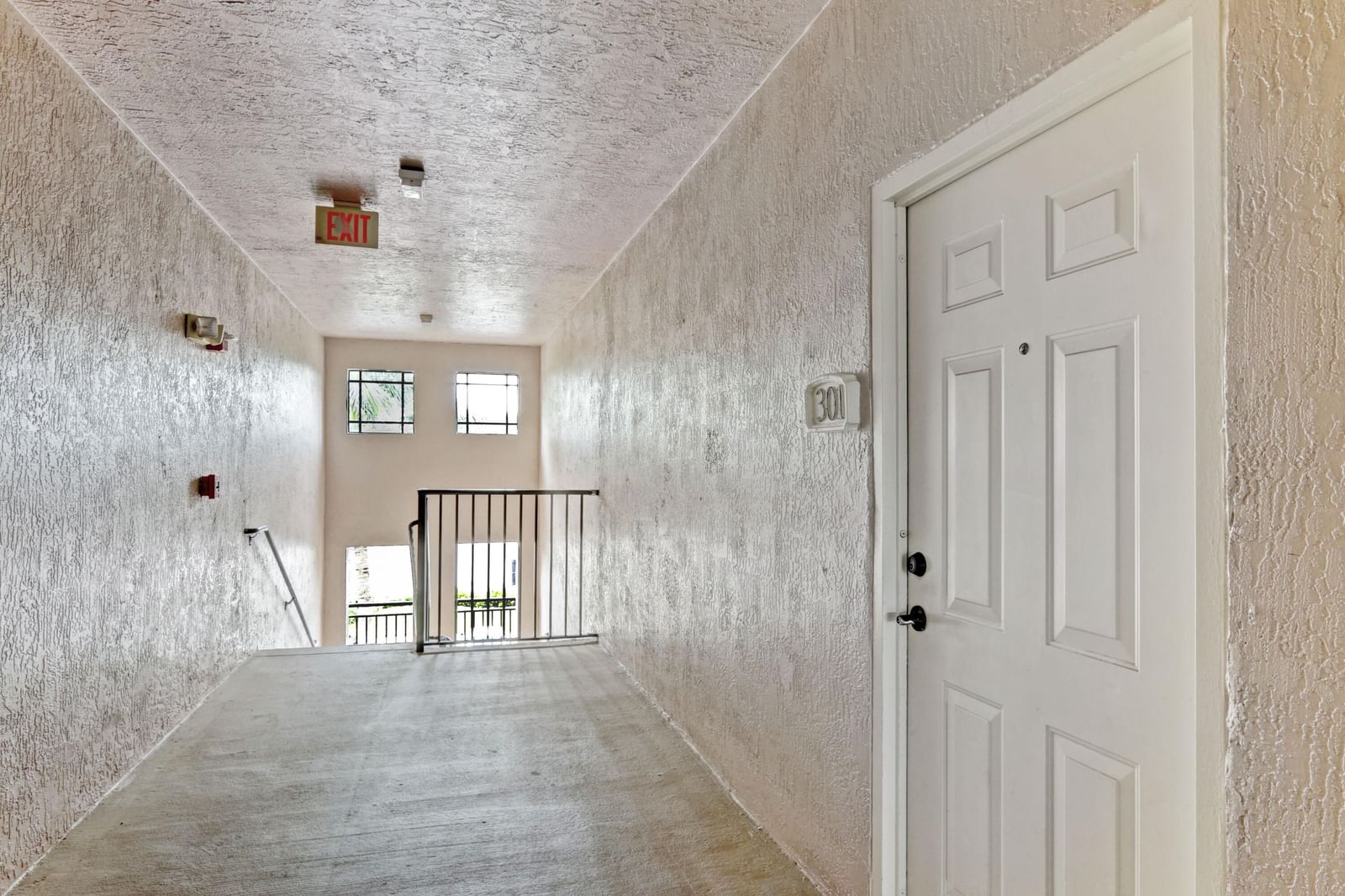 2806 Veronia Drive #301, Palm Beach Gardens, FL 33410 photo 3