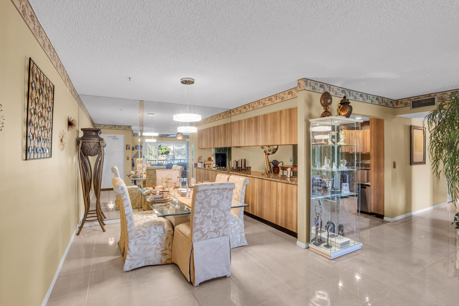 1012 Green Pine Boulevard #H2, West Palm Beach, FL 33409 photo 3