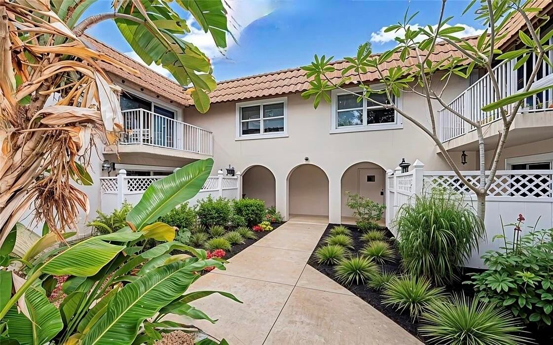 715 20th Street #104, Vero Beach, FL 32960 photo 2