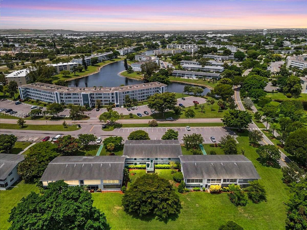 301 Farnham M #301, Deerfield Beach, FL 33442 photo 4