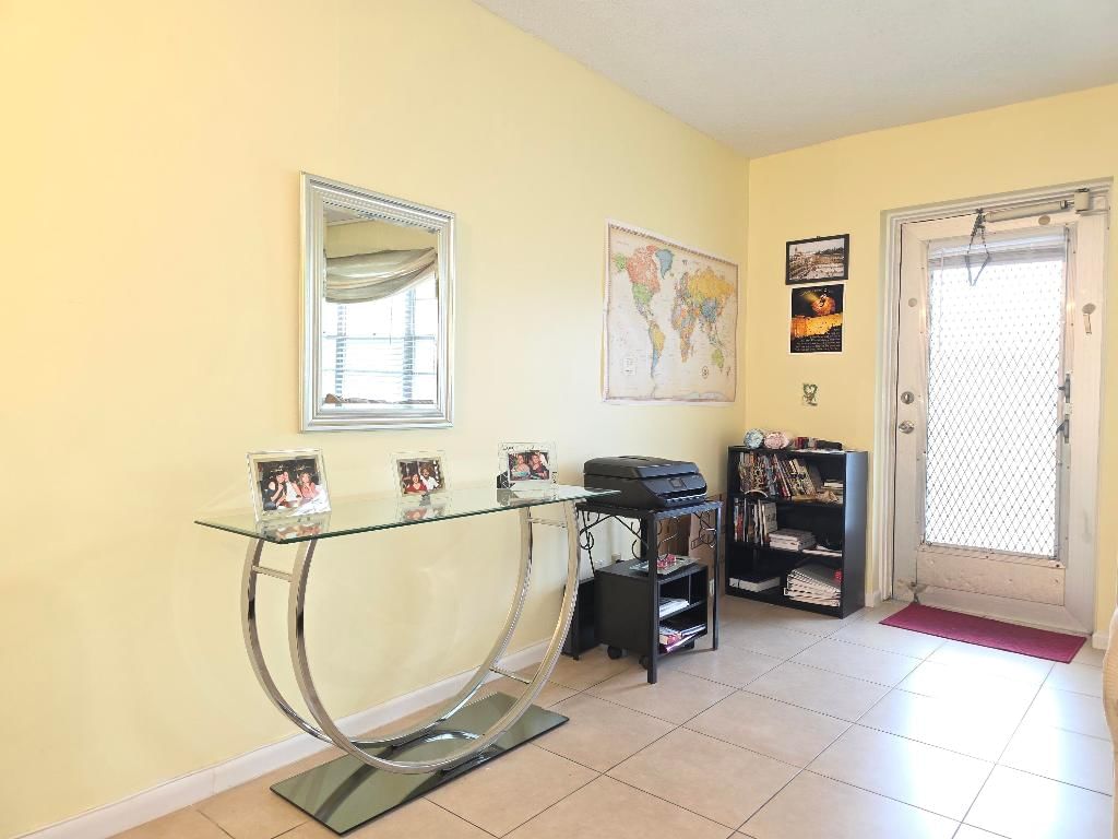 204 Kent L Ter #L, West Palm Beach, FL 33417 photo 4