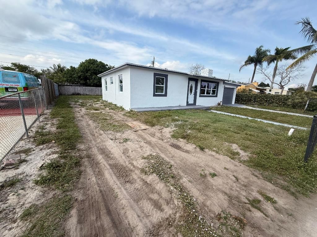 2353 S Beech Rd Road, West Palm Beach, FL 33409 photo 3