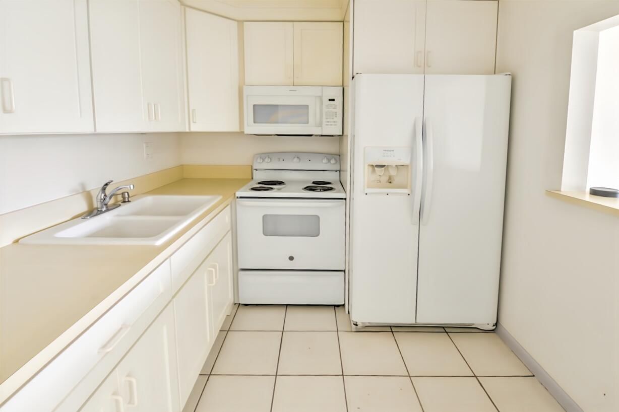 164 Andover G, West Palm Beach, FL 33417 photo 2