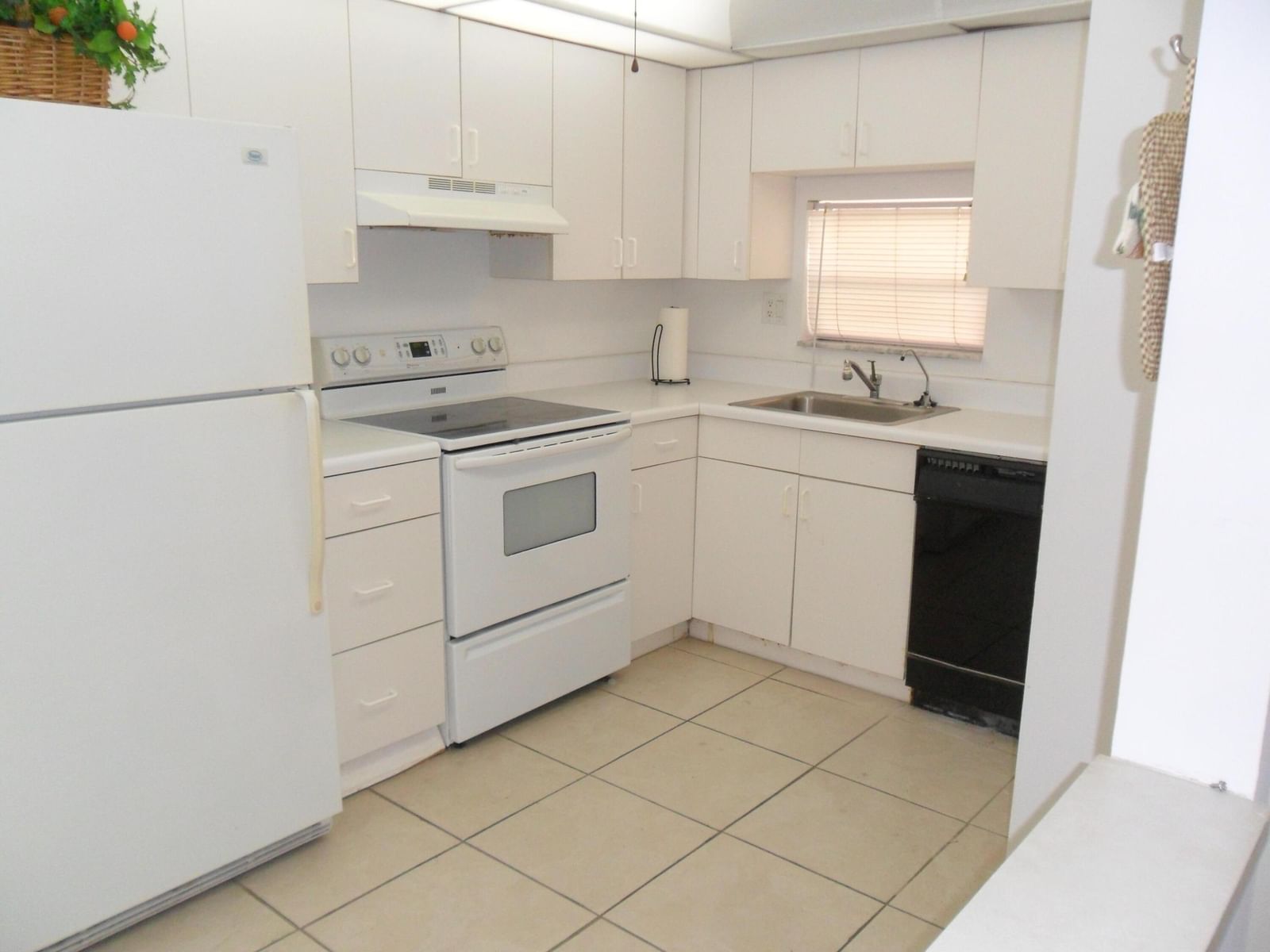 681 S Hollybrook Drive #105, Pembroke Pines, FL 33025 photo 4