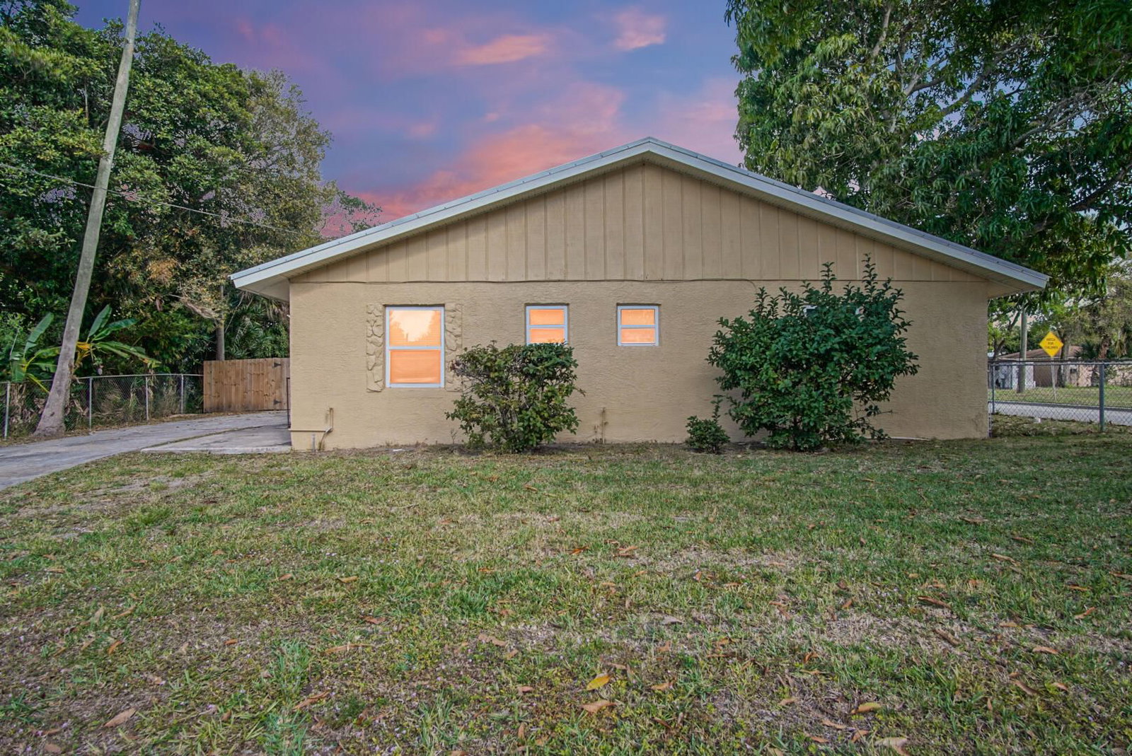 1002 Avenue E E, Fort Pierce, FL 34950 photo 2