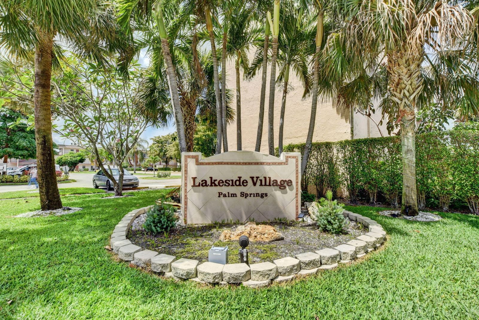 725 Lori Drive #106, Palm Springs, FL 33461 photo 2