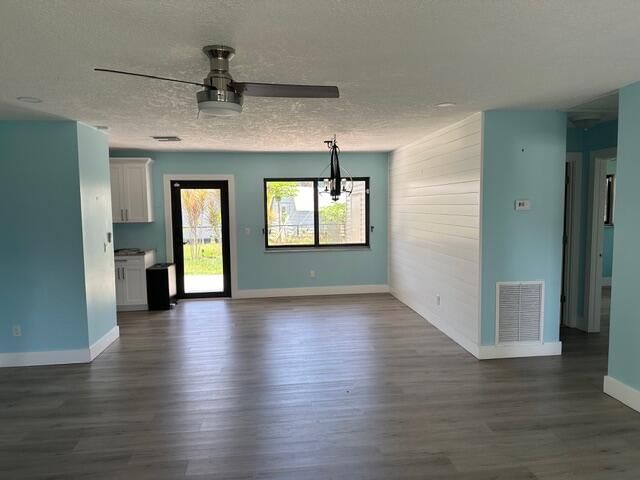 907 SE Lake Street, Stuart, FL 34994 photo 2