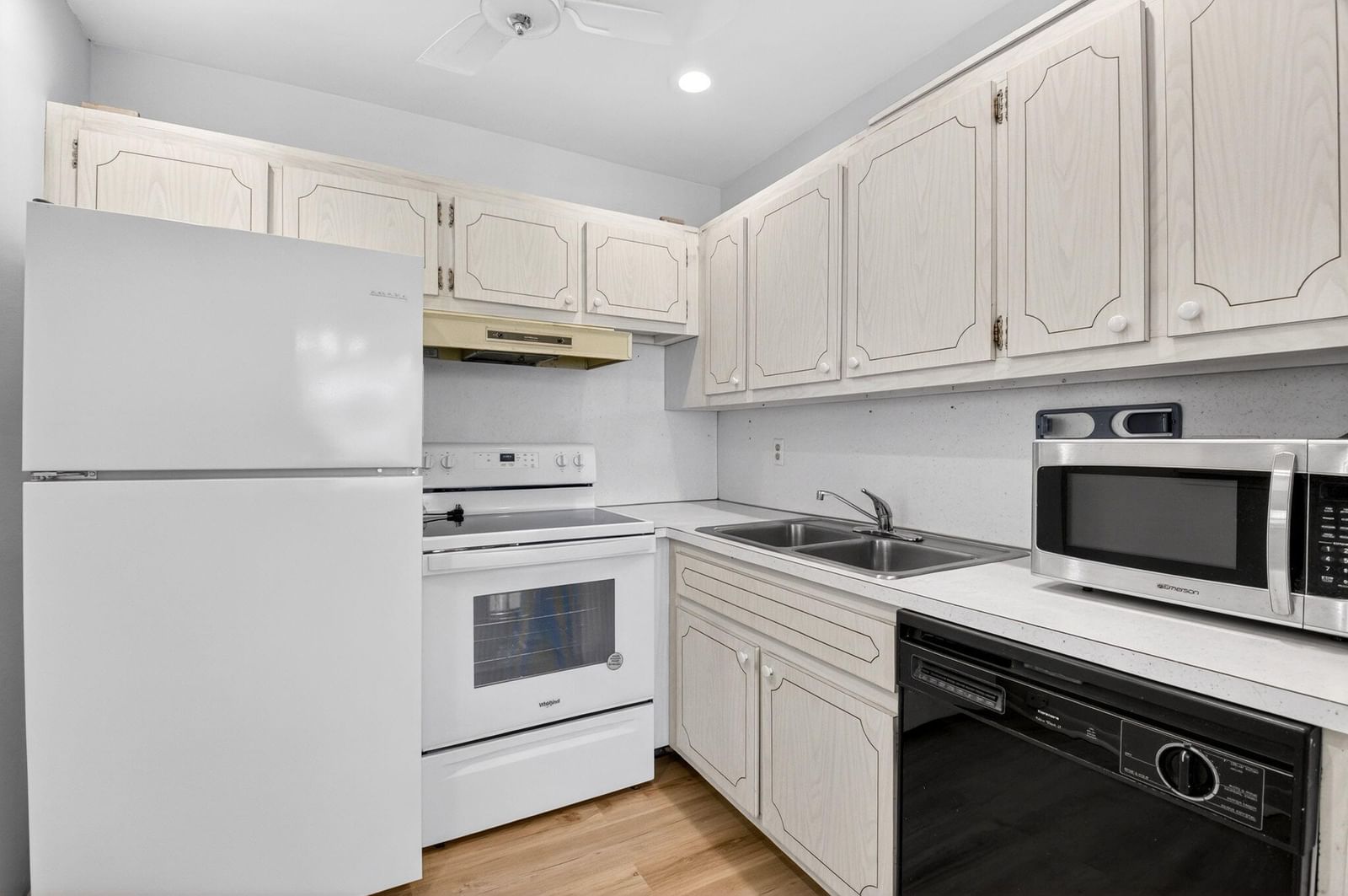 480 Horizon W #205, Boynton Beach, FL 33435