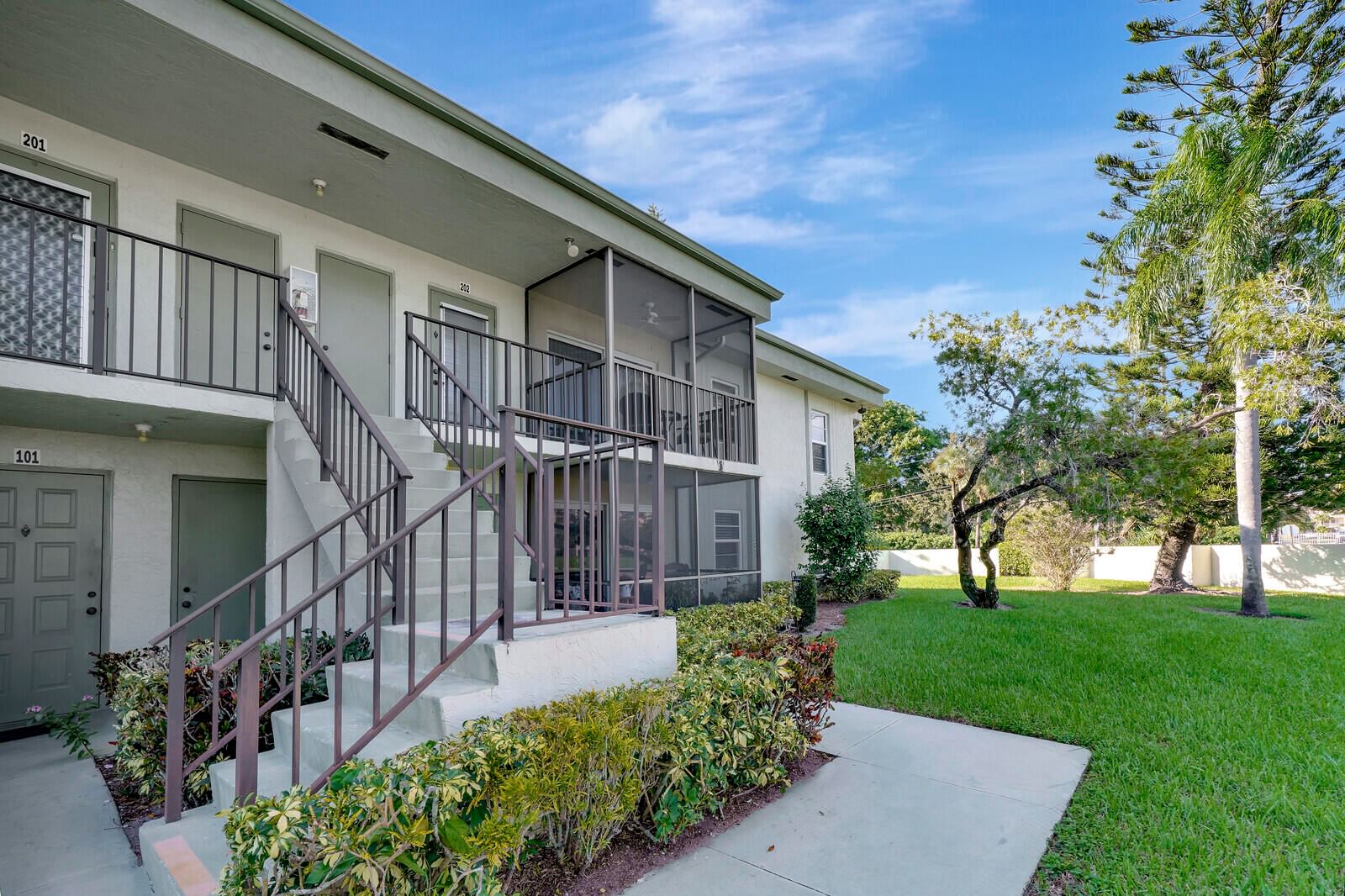 7547 S Oriole Boulevard #202, Delray Beach, FL 33446 photo 2