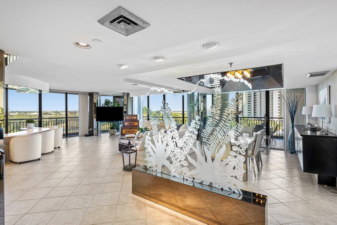 2427 Presidential Way #701, West Palm Beach, FL 33401 photo 2