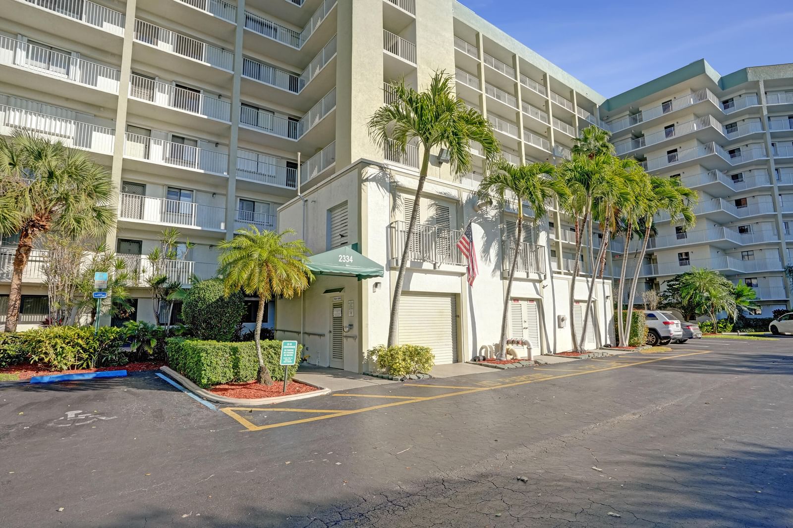 2334 S Cypress Bend Drive #907, Pompano Beach, FL 33069 photo 2