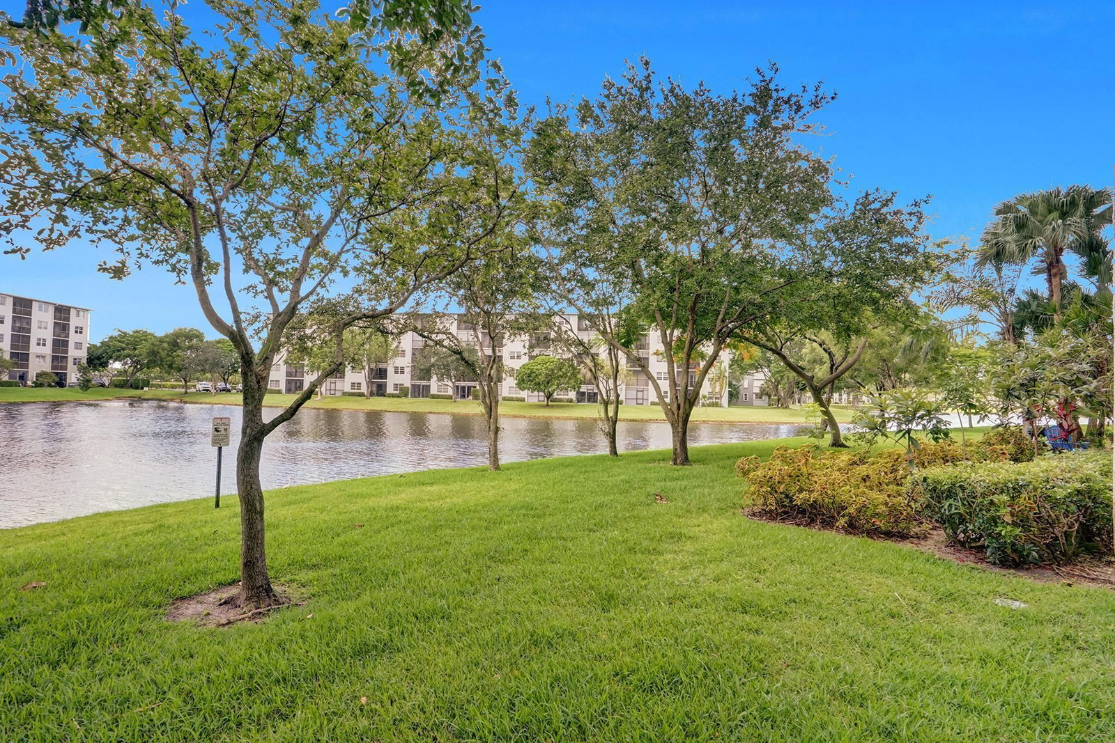 2334 S Cypress Bend Drive #907, Pompano Beach, FL 33069 photo 4