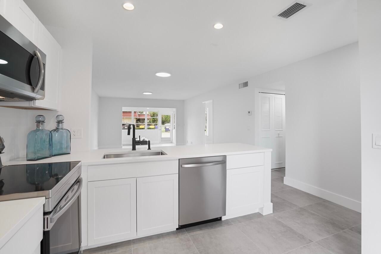 737 Nantucket Circle #B, Lake Worth, FL 33467