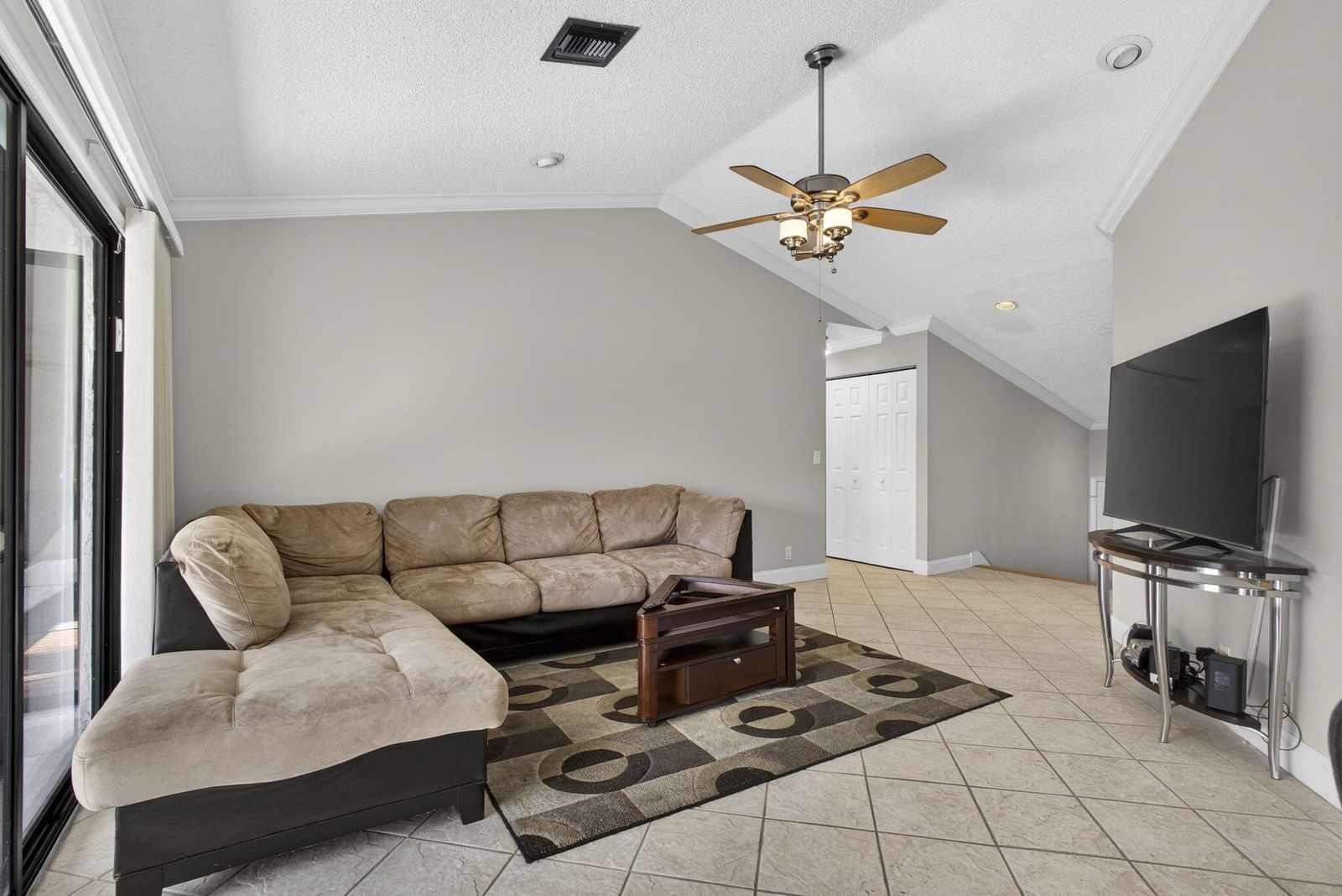 9 Lexington Lane E #F, Palm Beach Gardens, FL 33418 photo 3