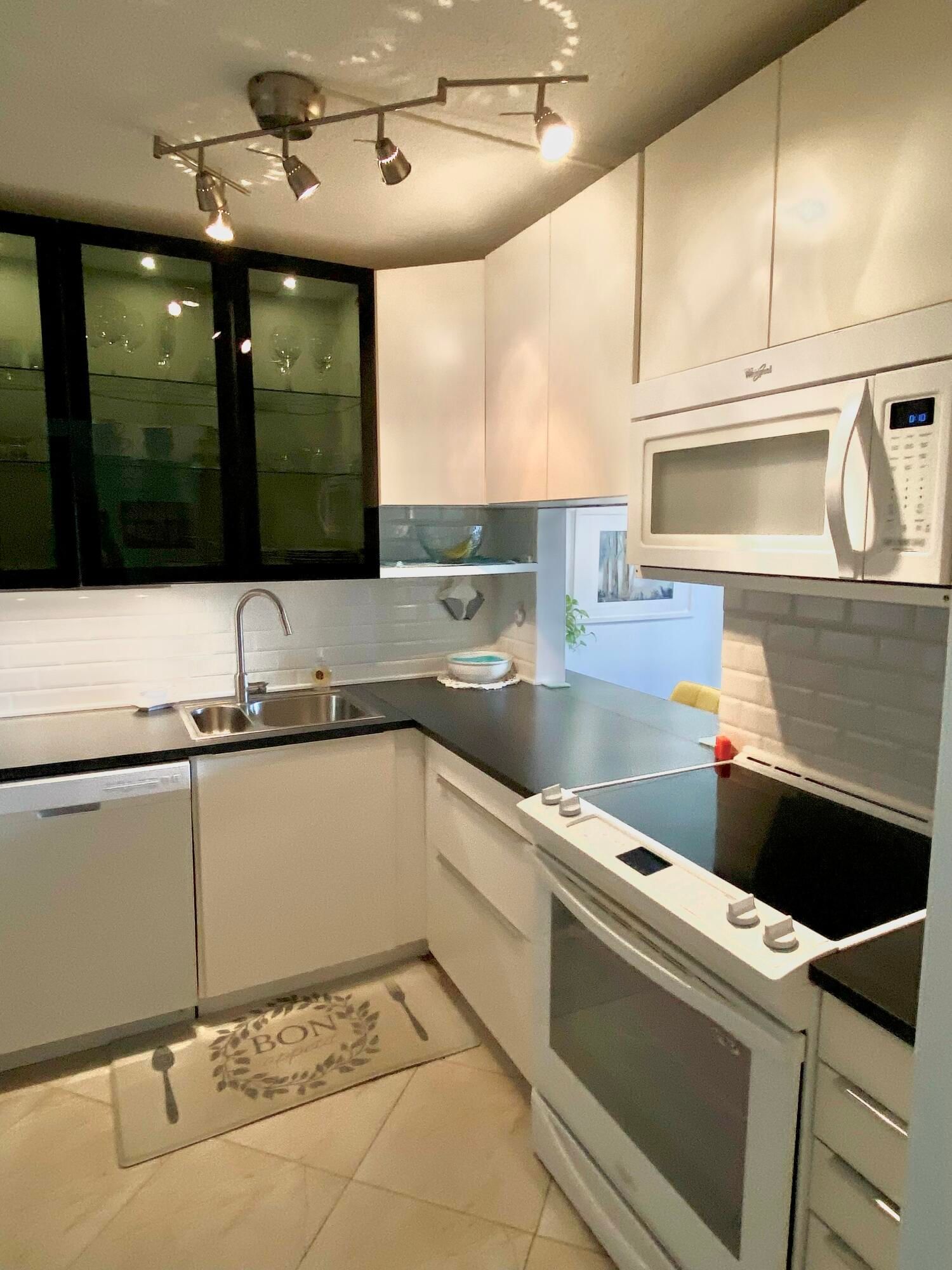 2616 N Garden Drive #204, Lake Worth, FL 33461 photo 2