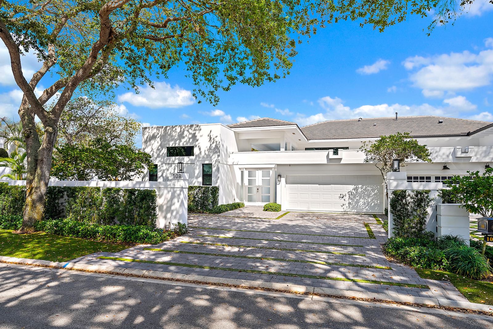 108 Waters Edge Drive, Jupiter, FL 33477 photo 2