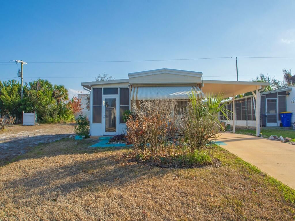 335 NE Tropicalia Lane, Jensen Beach, FL 34957 photo 3