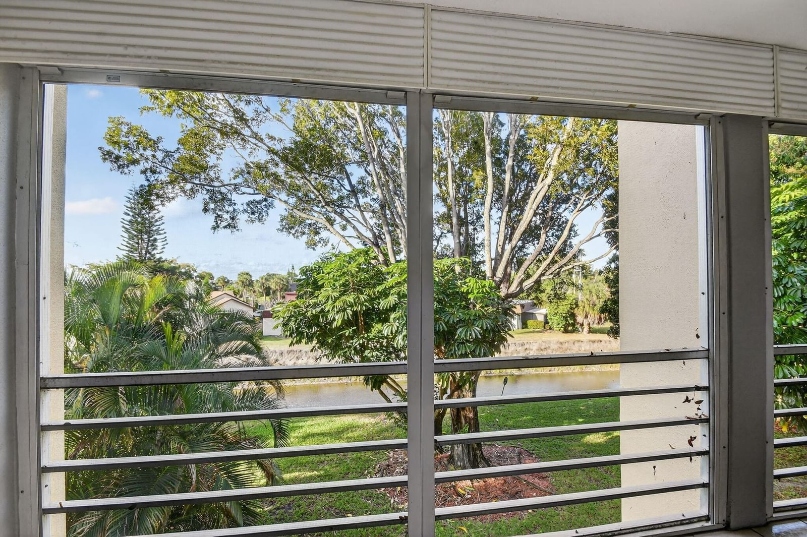 3524 Via Poinciana #303, Lake Worth, FL 33467 photo 2