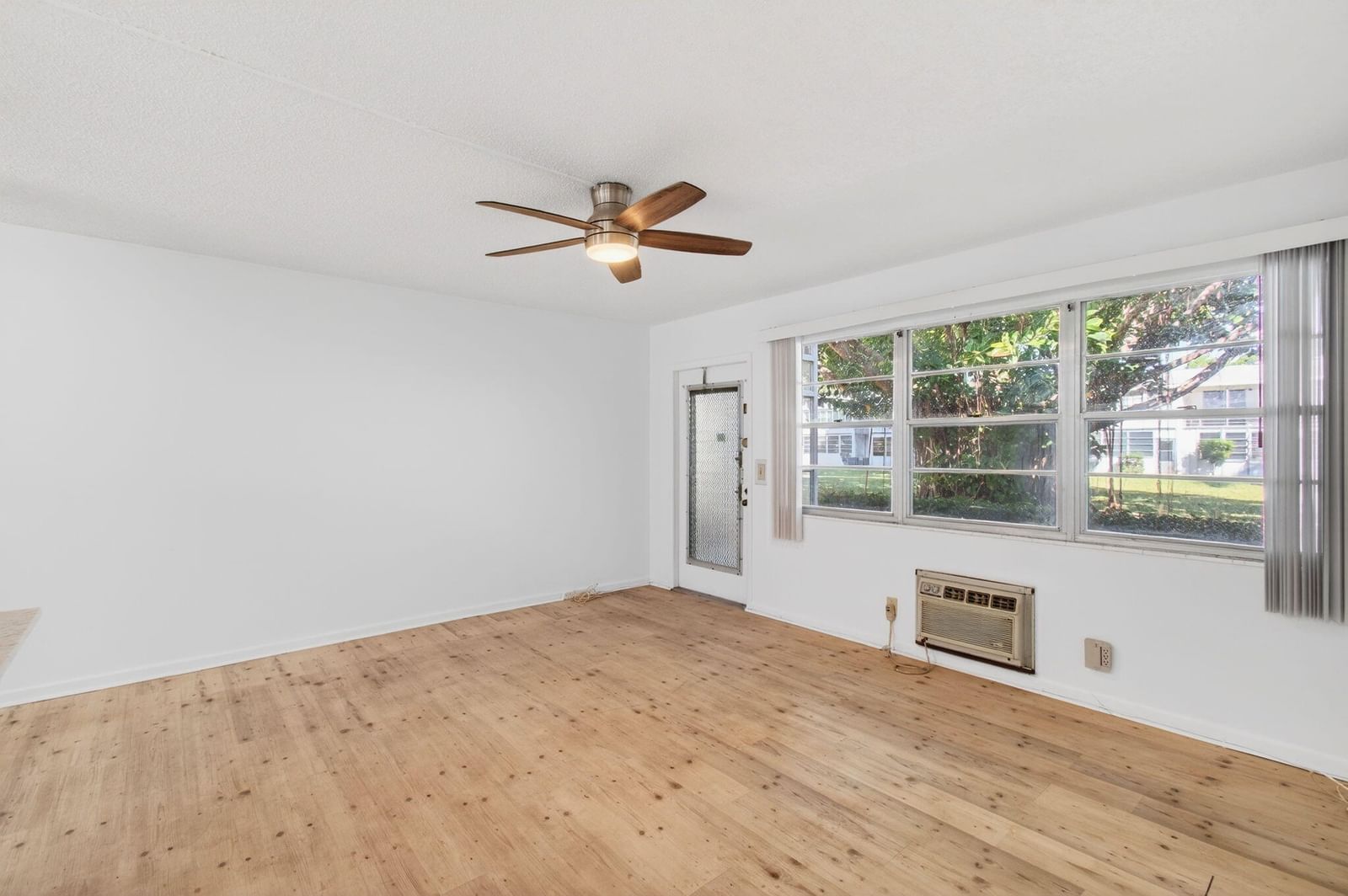 247 Ventnor R, Deerfield Beach, FL 33442 photo 2